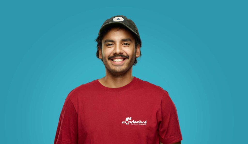 Josué ist Tierpfleger-Azubi im Mundenhof in Freiburg