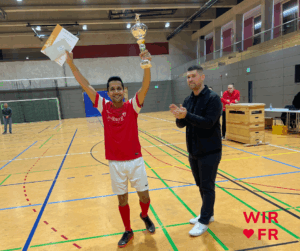 Große Freude beim Fußballteam-Kapitän Nemat Soltani
